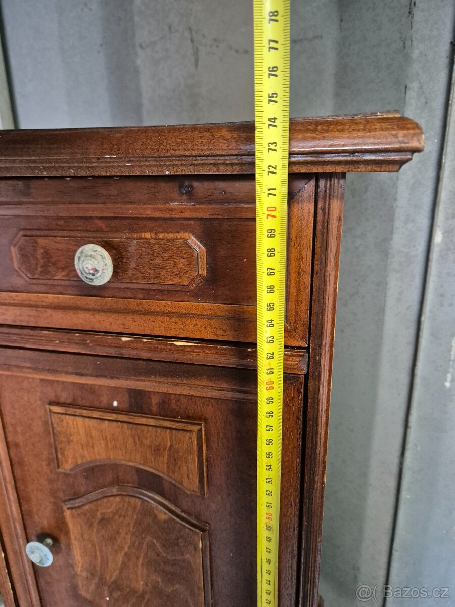 Starožitný stolek - 2