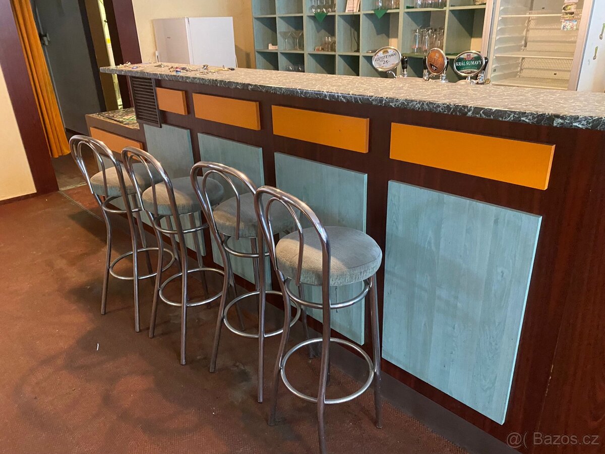 Vybavení hospody stoly , židle a další - 2