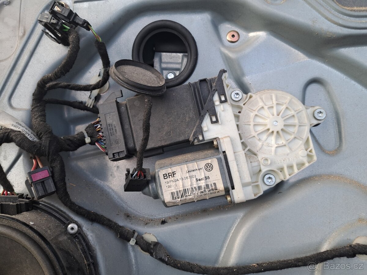 Pravé přední dveře Seat Leon 1m - 2