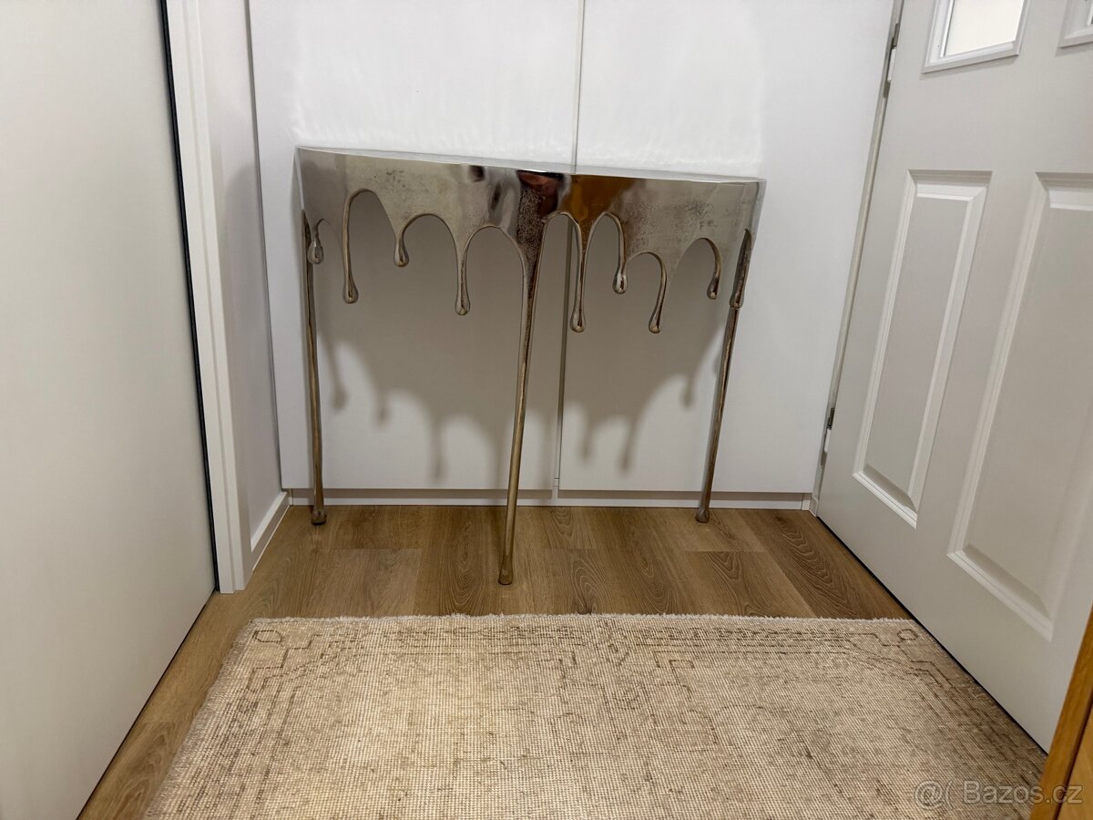 Stolek KARE nove - 2