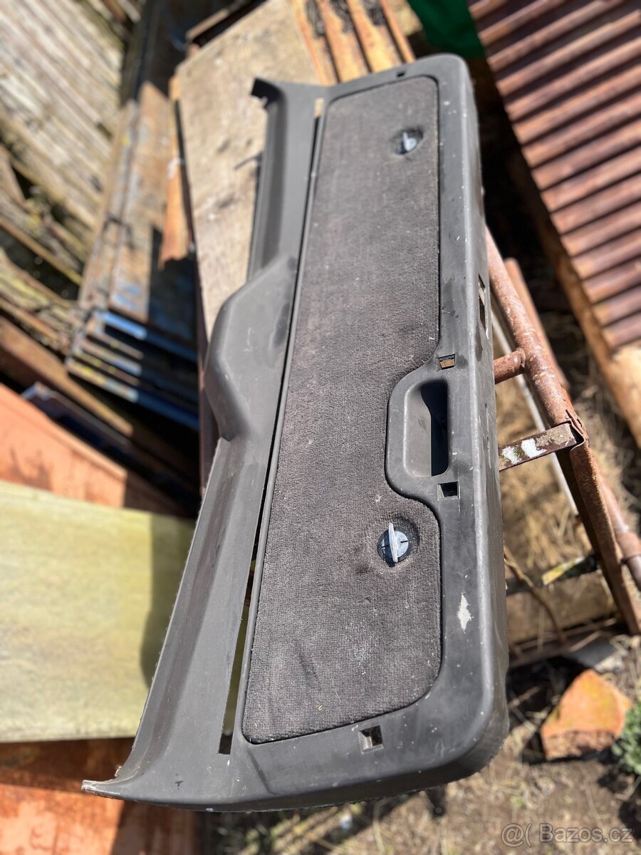 Výplň zadních výklopných dveří bmw e34 - 2