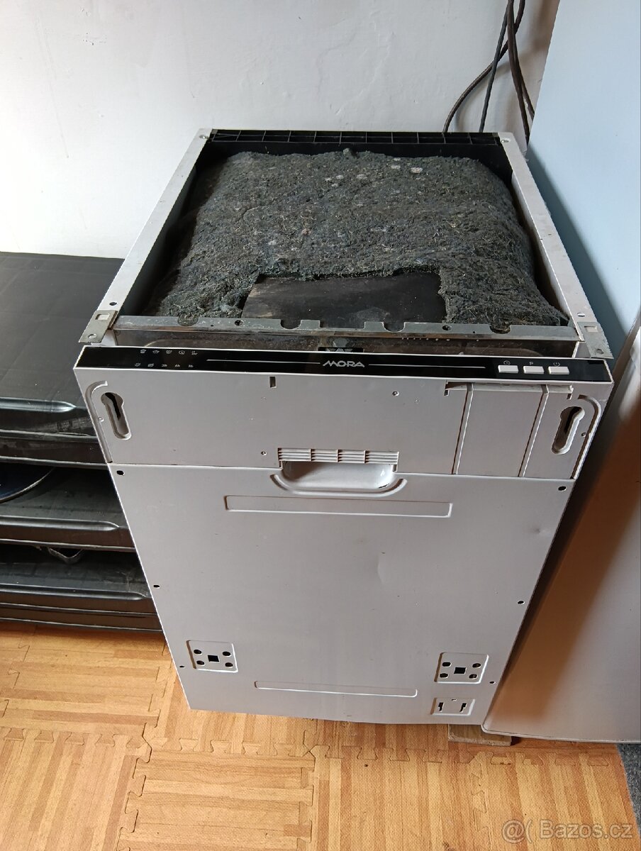 Myčka značky Mora. Vestavěná. - 2