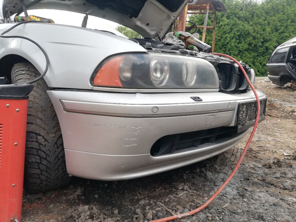 BMW e39 přední nárazník titansilber - 2