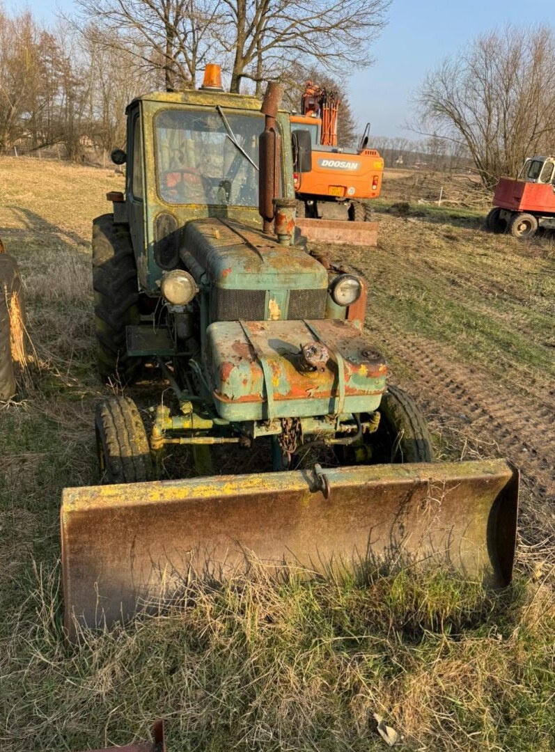 Traktorbagr Bělorus - 2