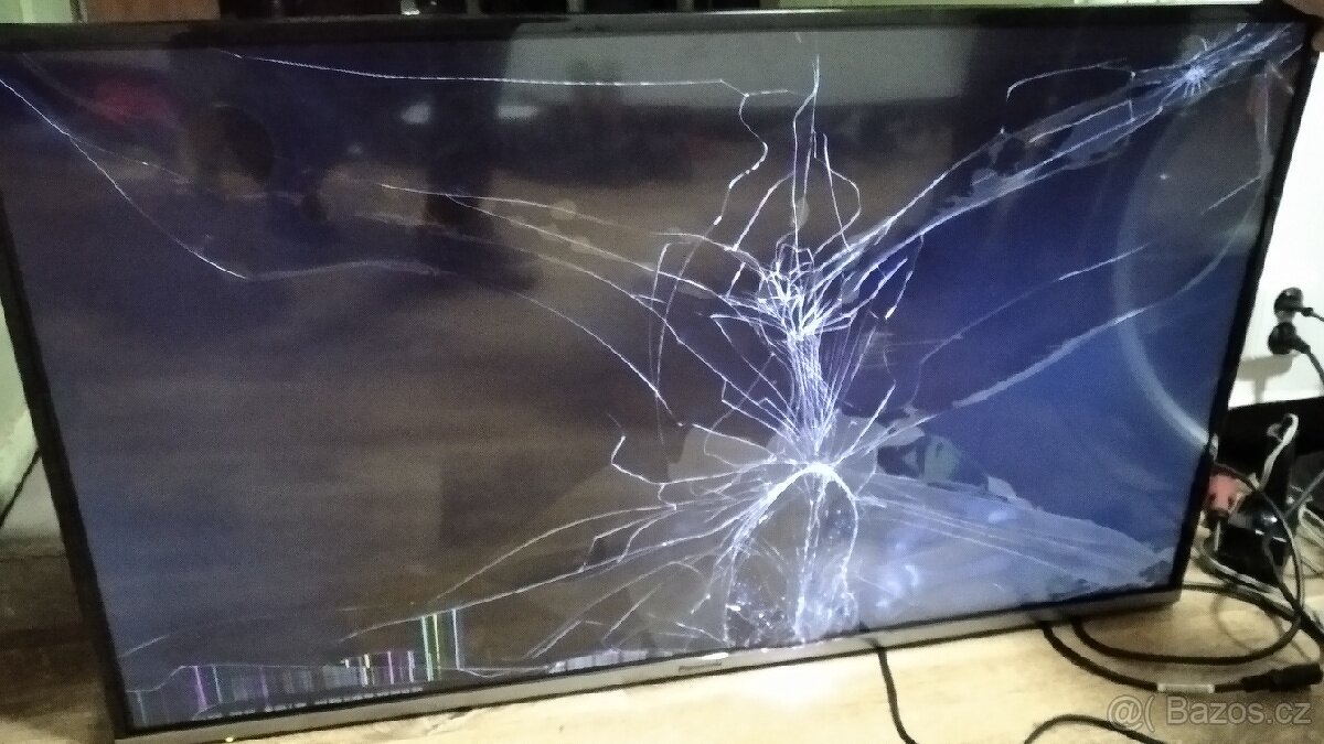 Panasonic TX-42AS520E - 2