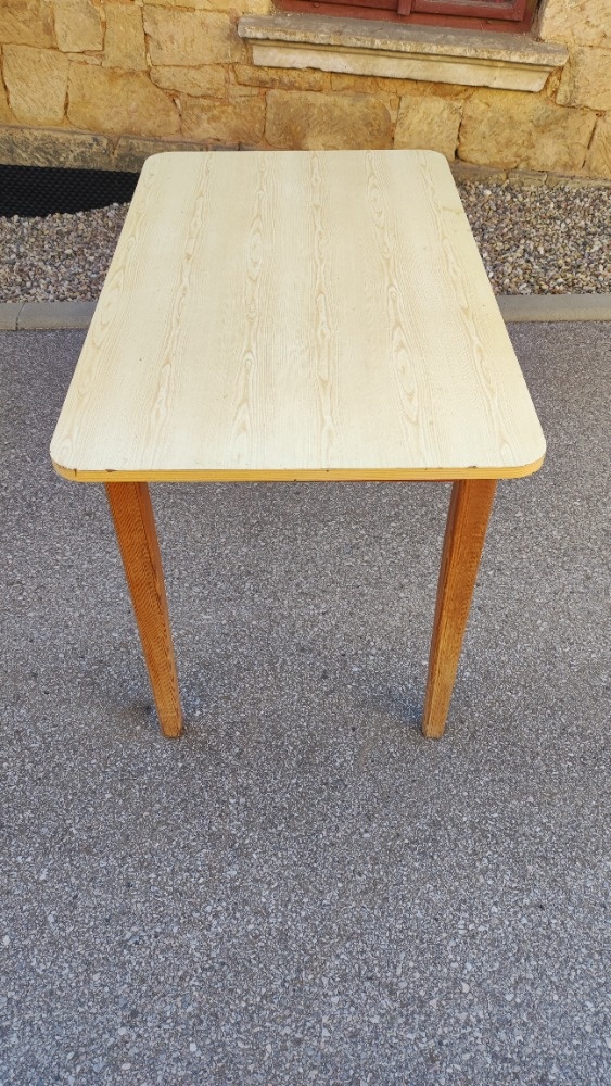 Dřevěný zachovalý stůl 100x60x74cm PRODÁM - 2