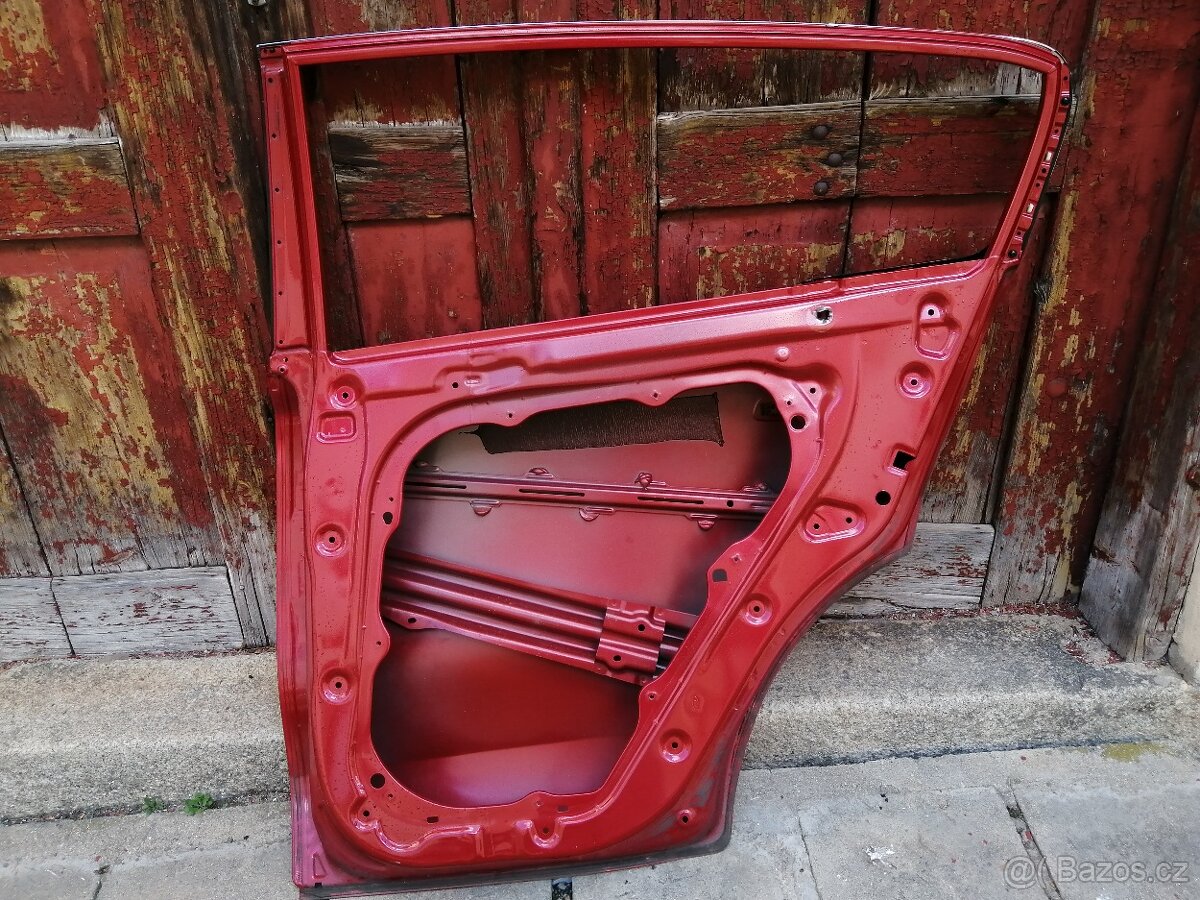 Nabízím k prodeji zadní dveře na Kia Sportage - 2