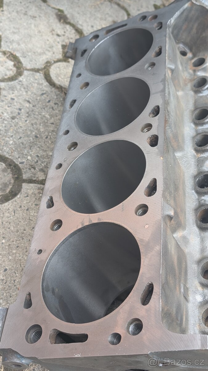 Predám blok motora Ford 385 series 429/460. - 2