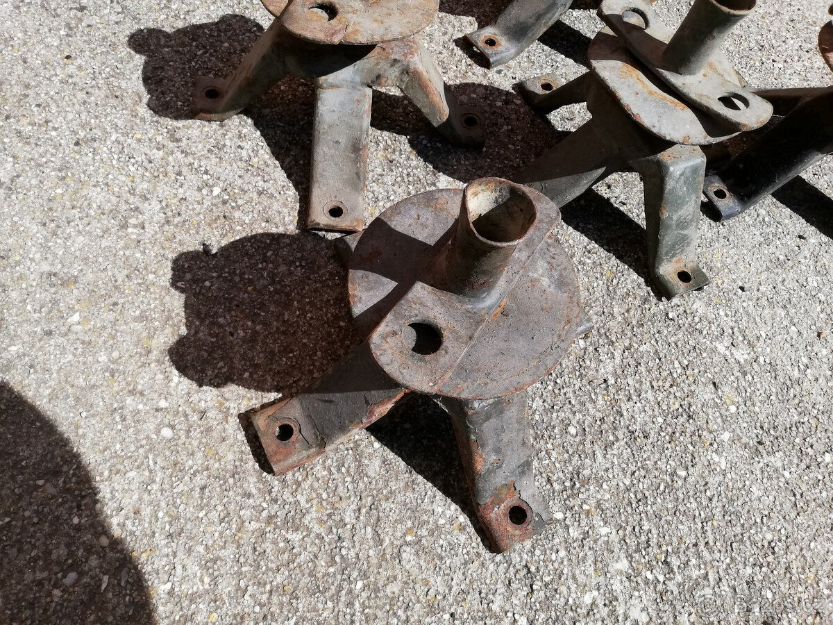 DKW Munga - držák rezervy - 2