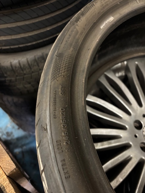 245/35 R20 - 2