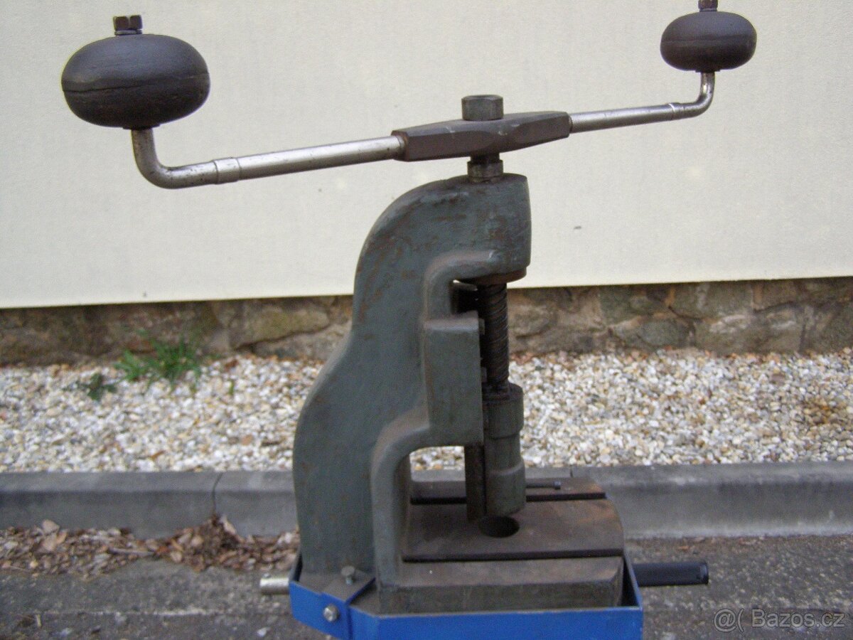 Vřetenový lis ruční - 2