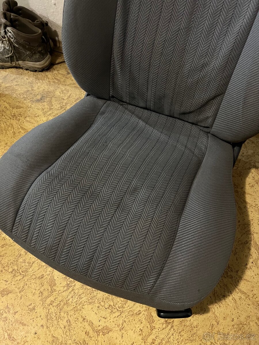 Řiď. sedačka Golf Mk2 - 2