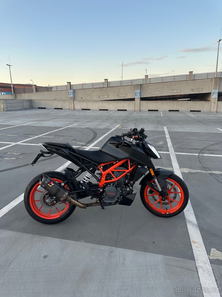 Ktm duke 125 black akrapovic (2021) - 2