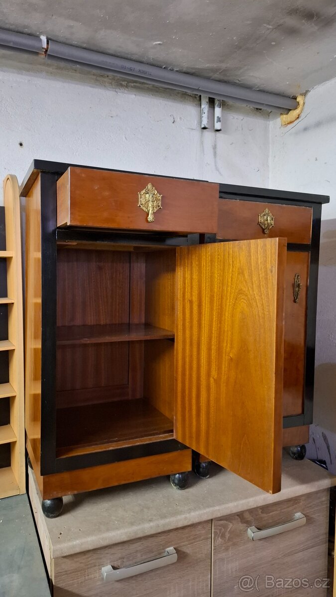 Starožitné noční stolky - 2