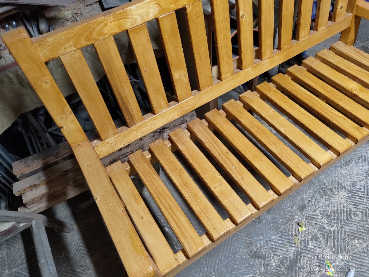 Dřevěná lavice - 2