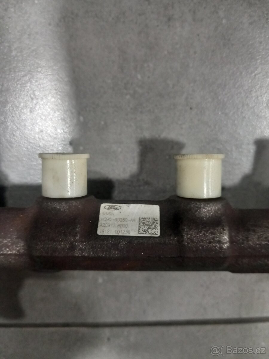 Vstřikovací lišta Ford TRANSIT CUSTOM 2018-23 - 2