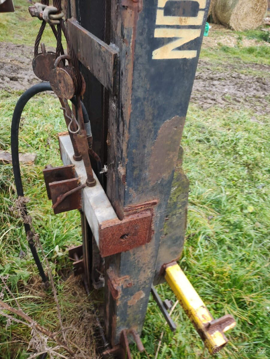 Věž z VZV za traktor - 2