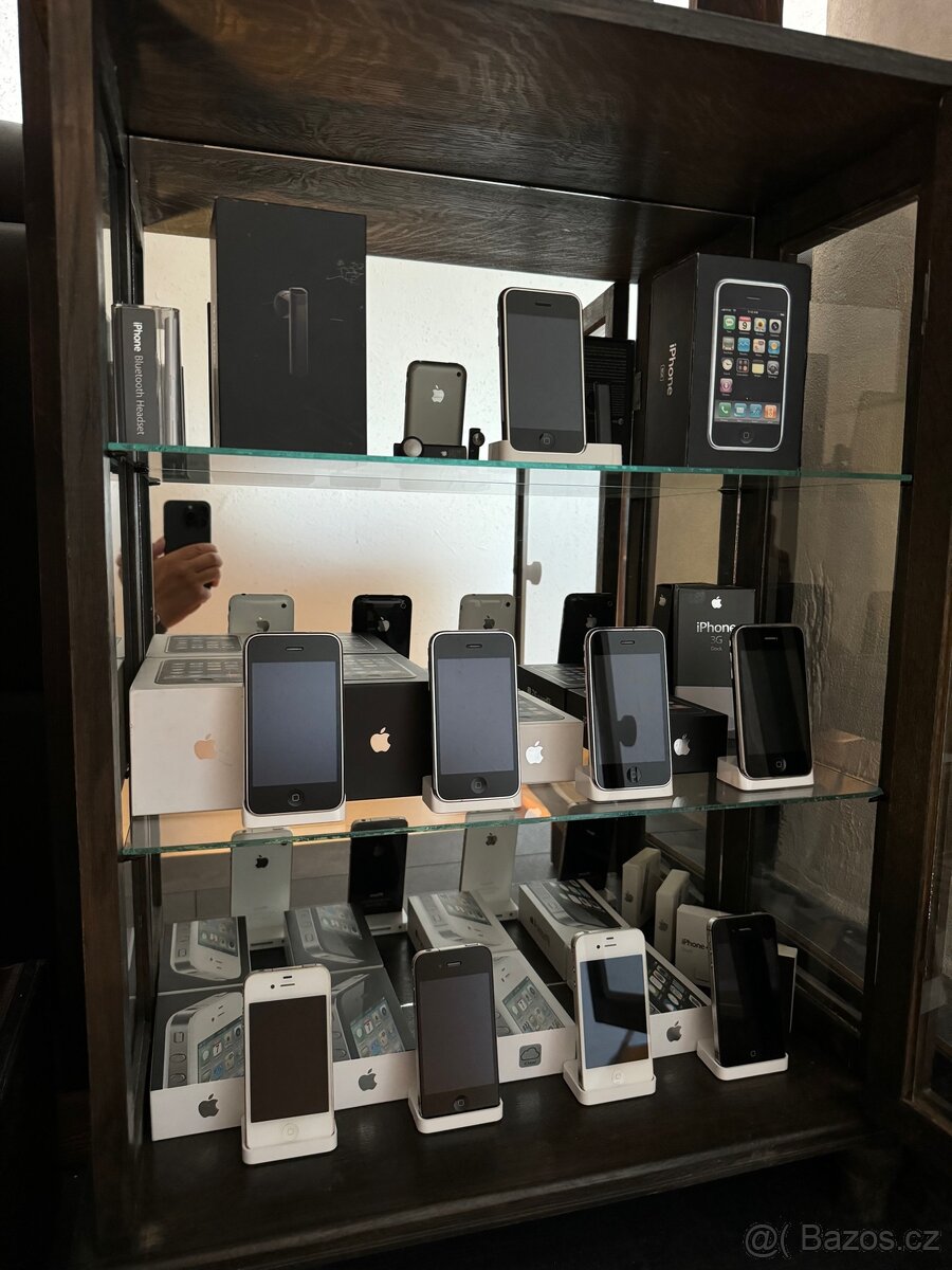 Sbírka iPhone 2G - 4S - 2