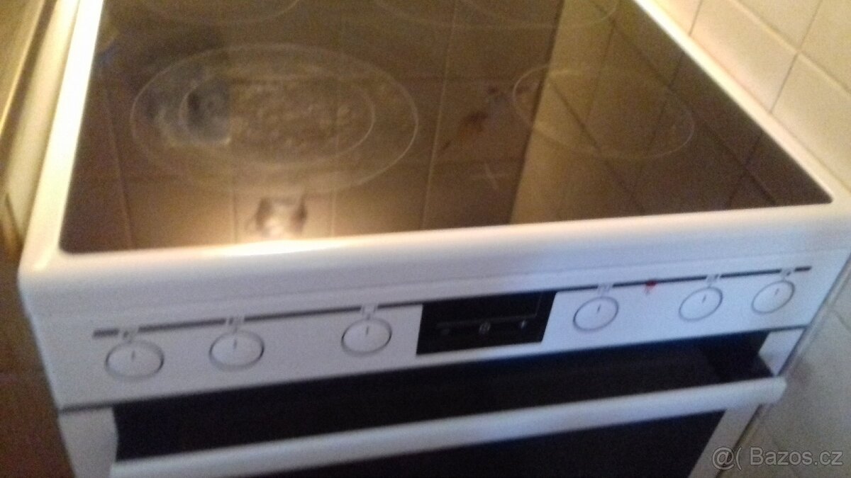 Sklokeramicky sporak AEG - 2