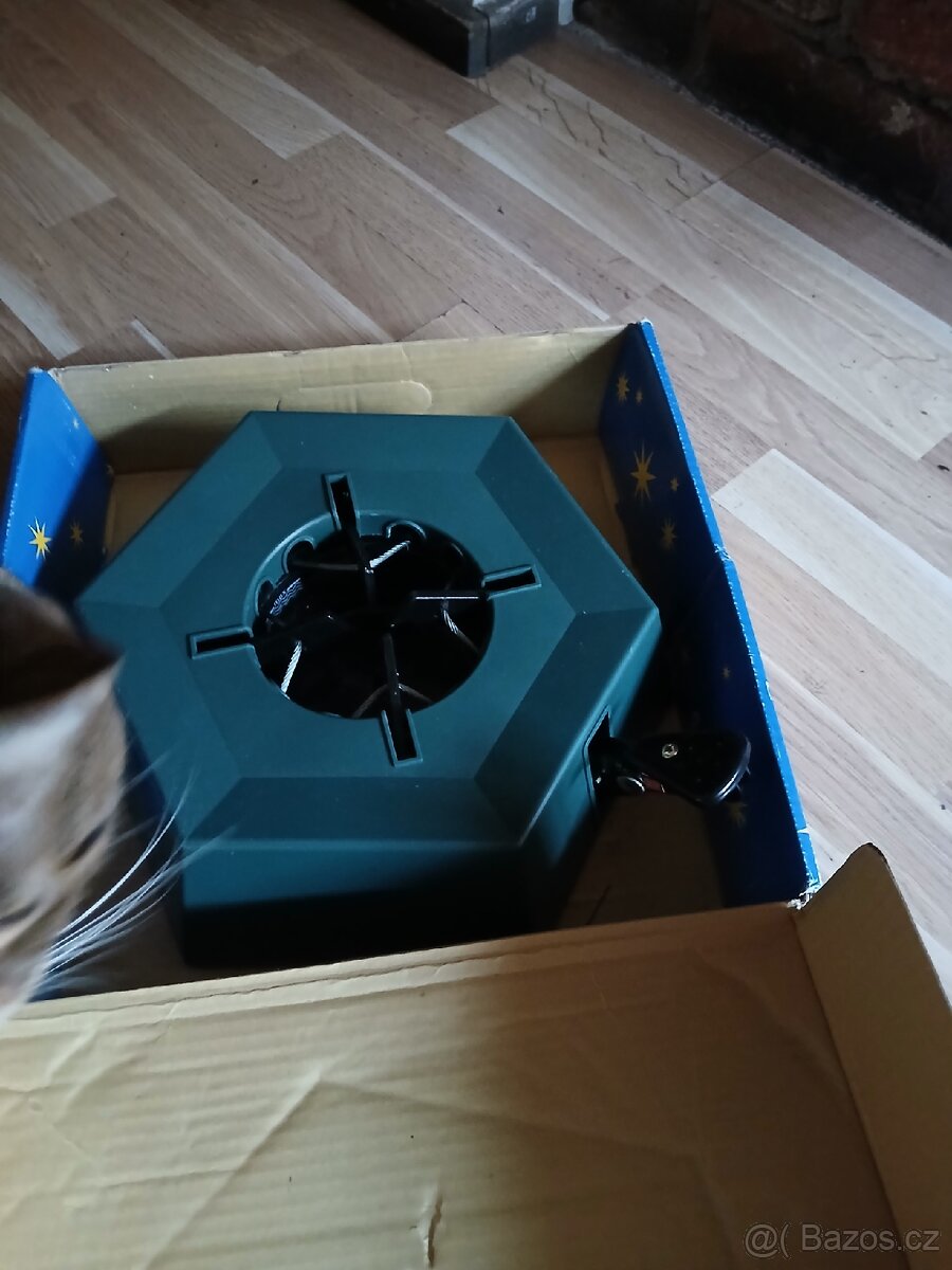 Prodám stojan na vánoční stromeček - 2