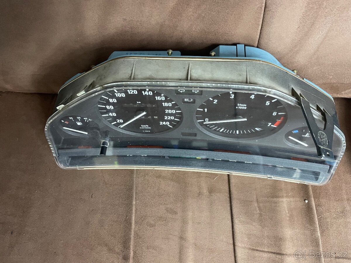 Budíky BMW E30 4válec - 2