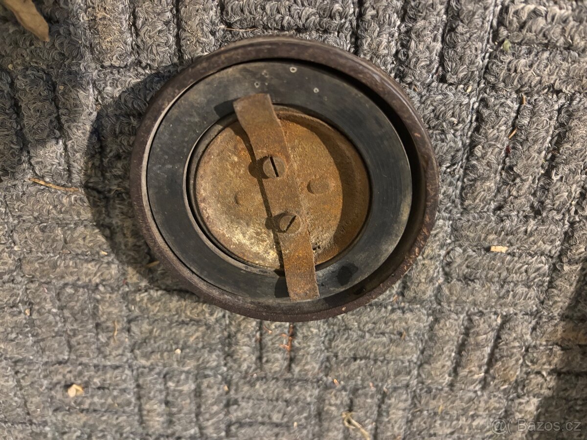 Bakelitové víčko - 2