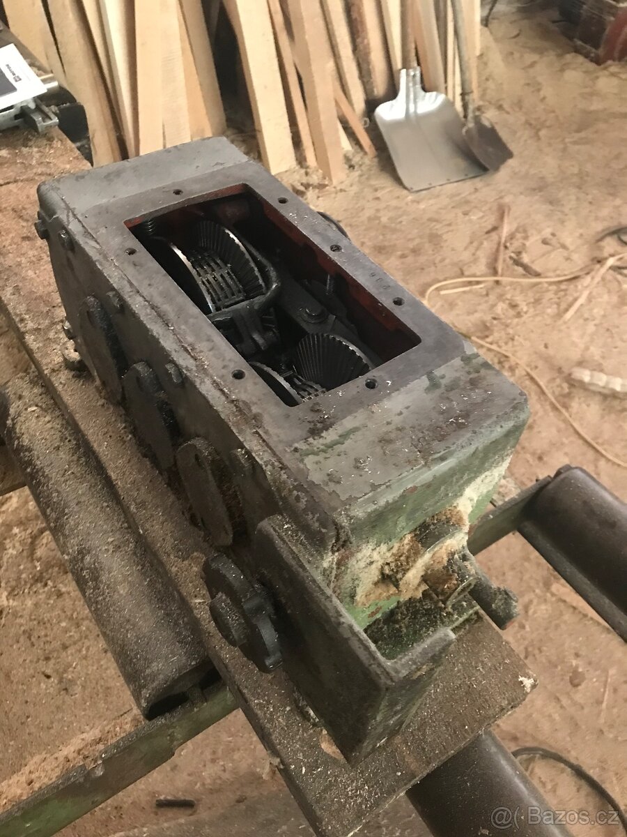 Regulátor otáček - variátor - 2