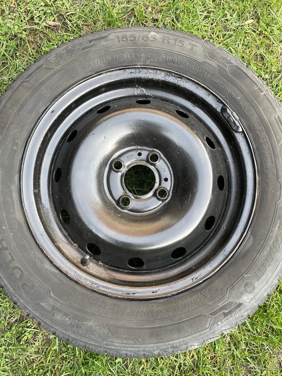 Plechová kola 15'' se zimní pneu Polaris 5 - Dacia Sandero - 2