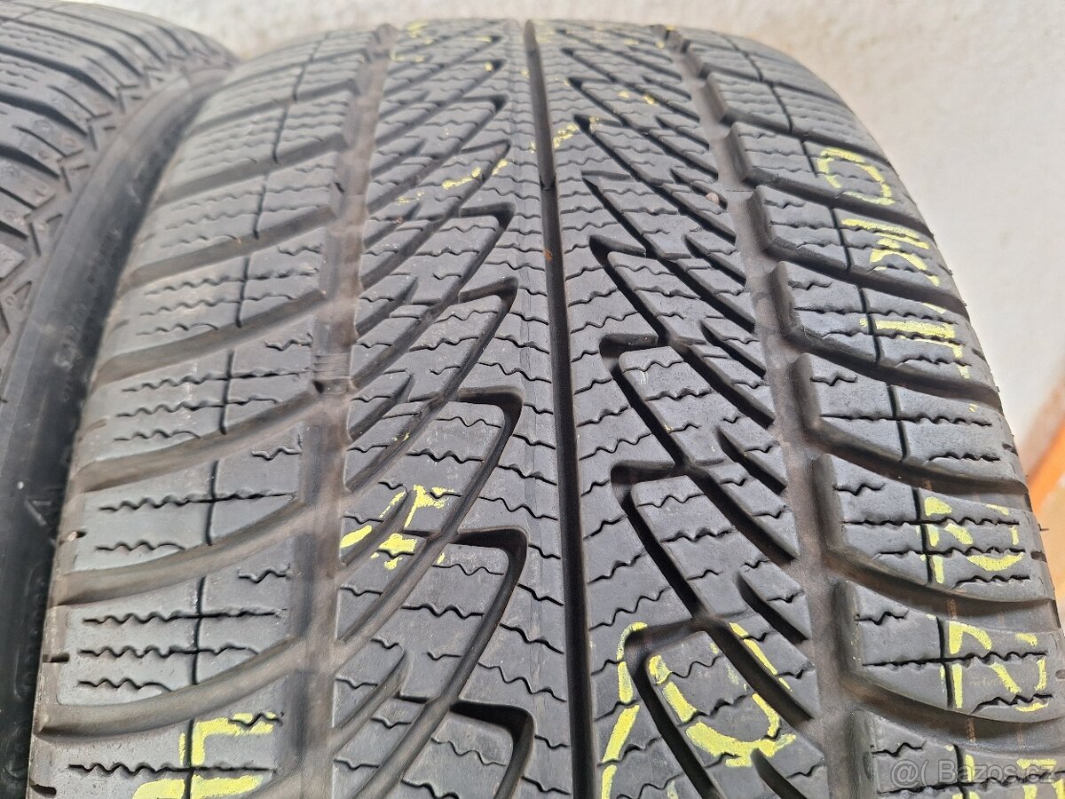 Prodám zimní pneu 225/40/18 Goodyear - 2