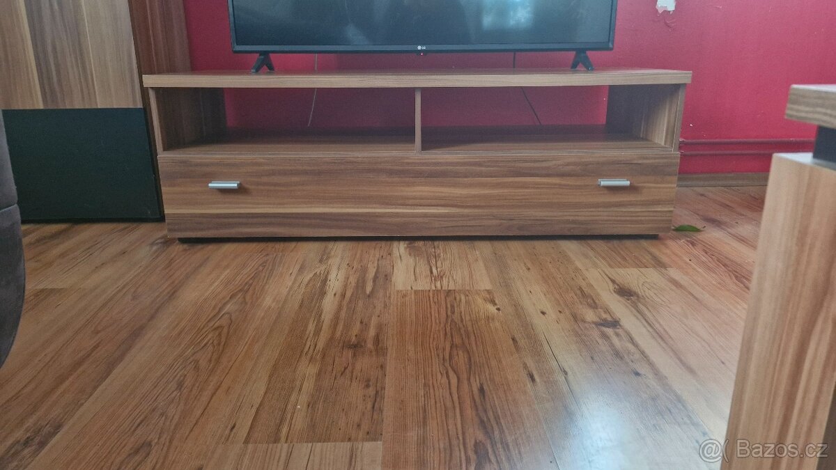 Obývací stěna + konferenční stolek - 2