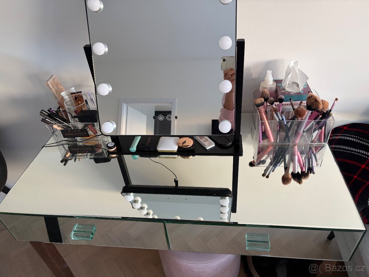Kosmeticky stolek - 2