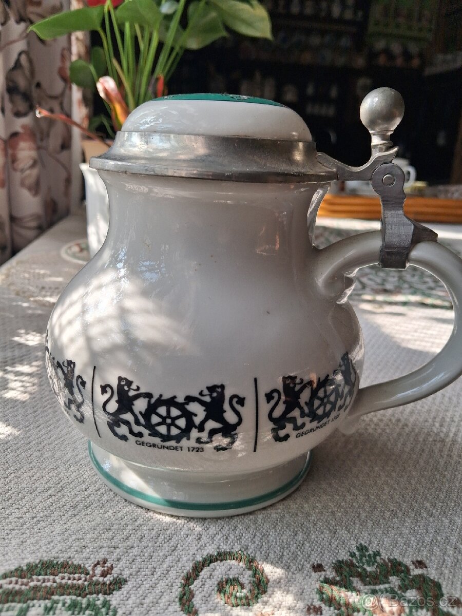 Keramicky korbel s cínovým víkem - 2