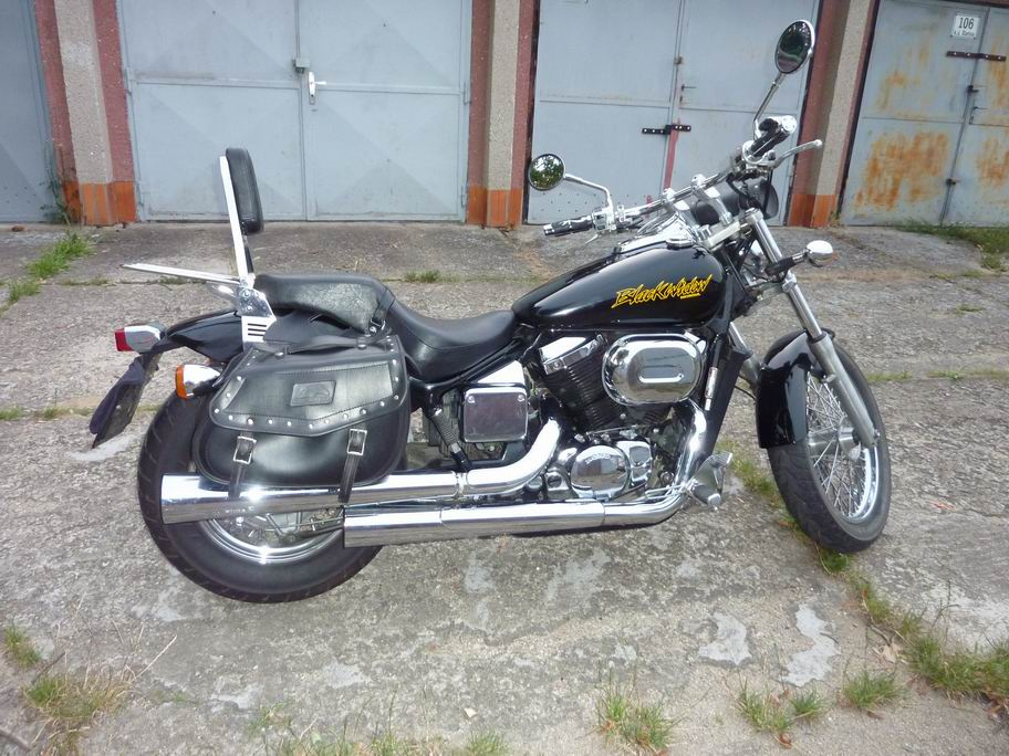 Honda VT 750DC Black Widow - 2