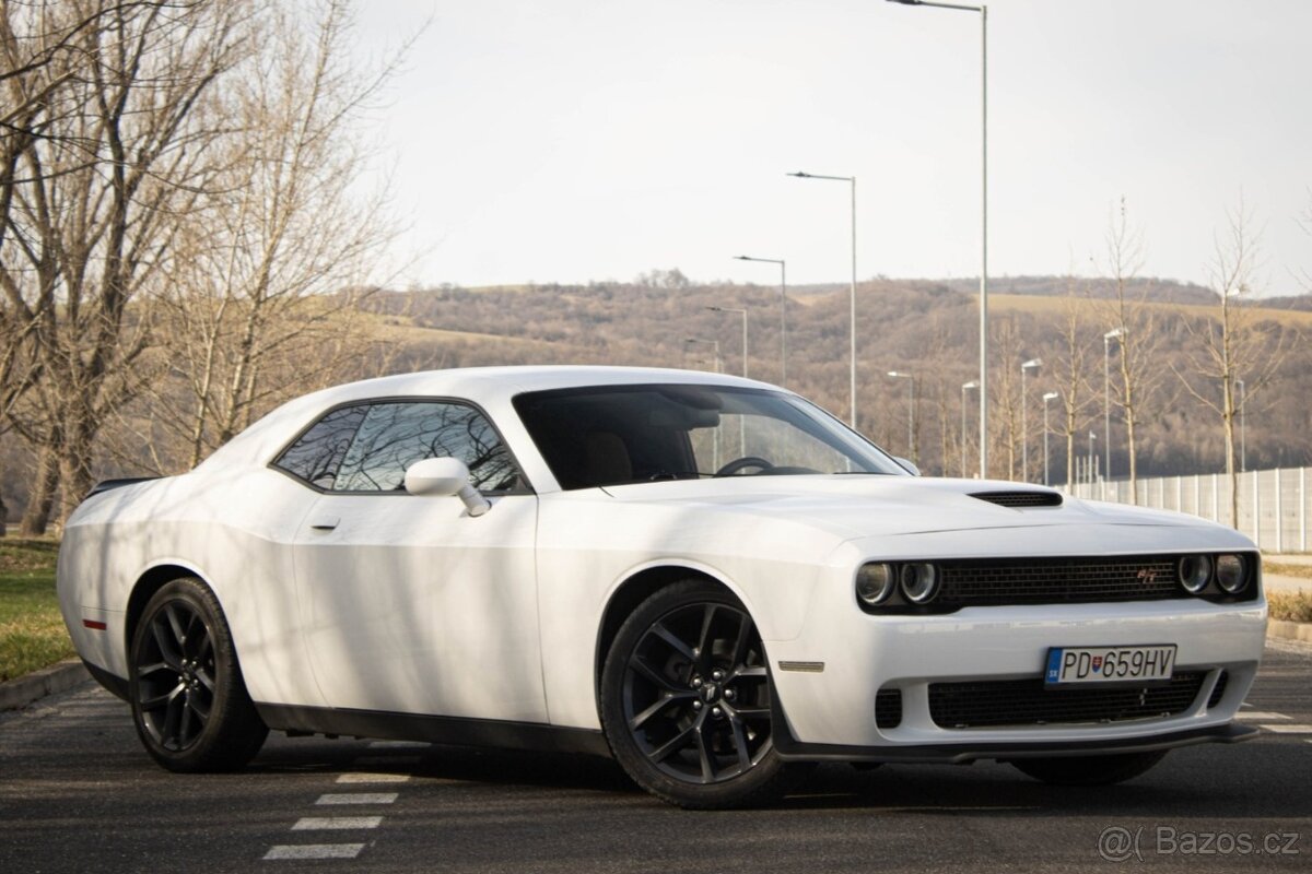 Dodge Challenger 5,7 HEMI RT - 2