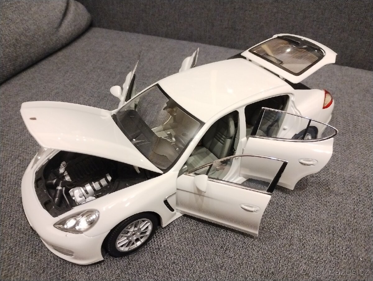 Porsche Panamera 4S 1/18 - 2