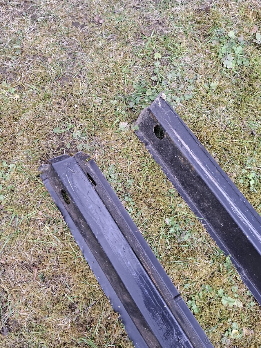 Výztuhy práhů Trabant - 2