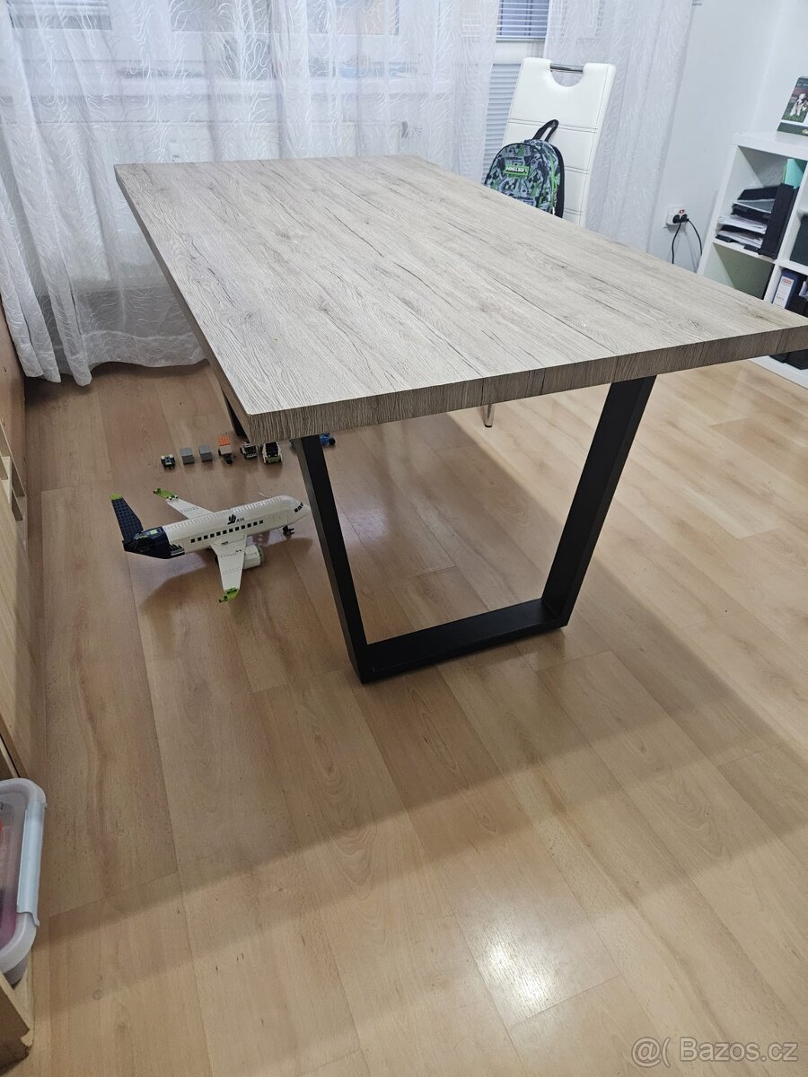 Jídelní stůl - 2