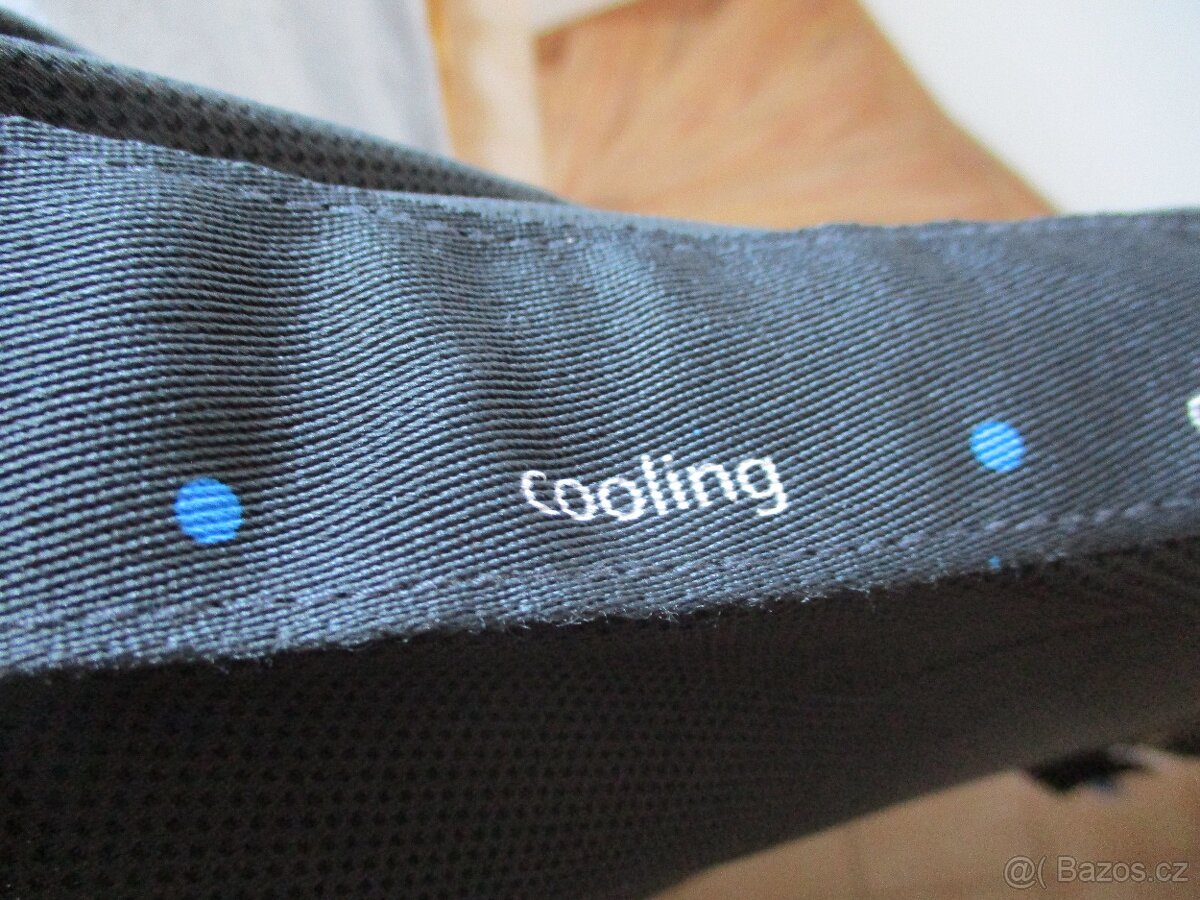 1.Deka Horze Cooling - odpocovací, přepravní deka - 2