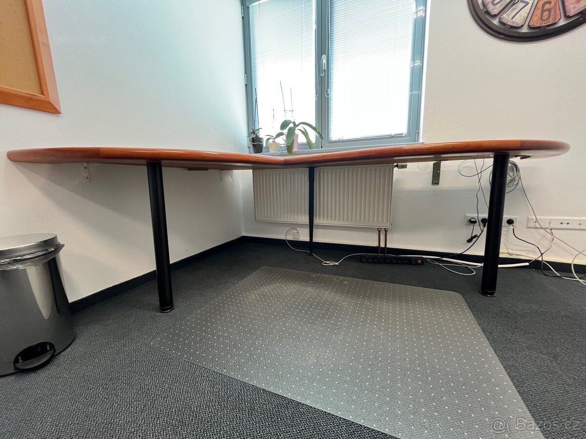 Kancelářský stůl - 2