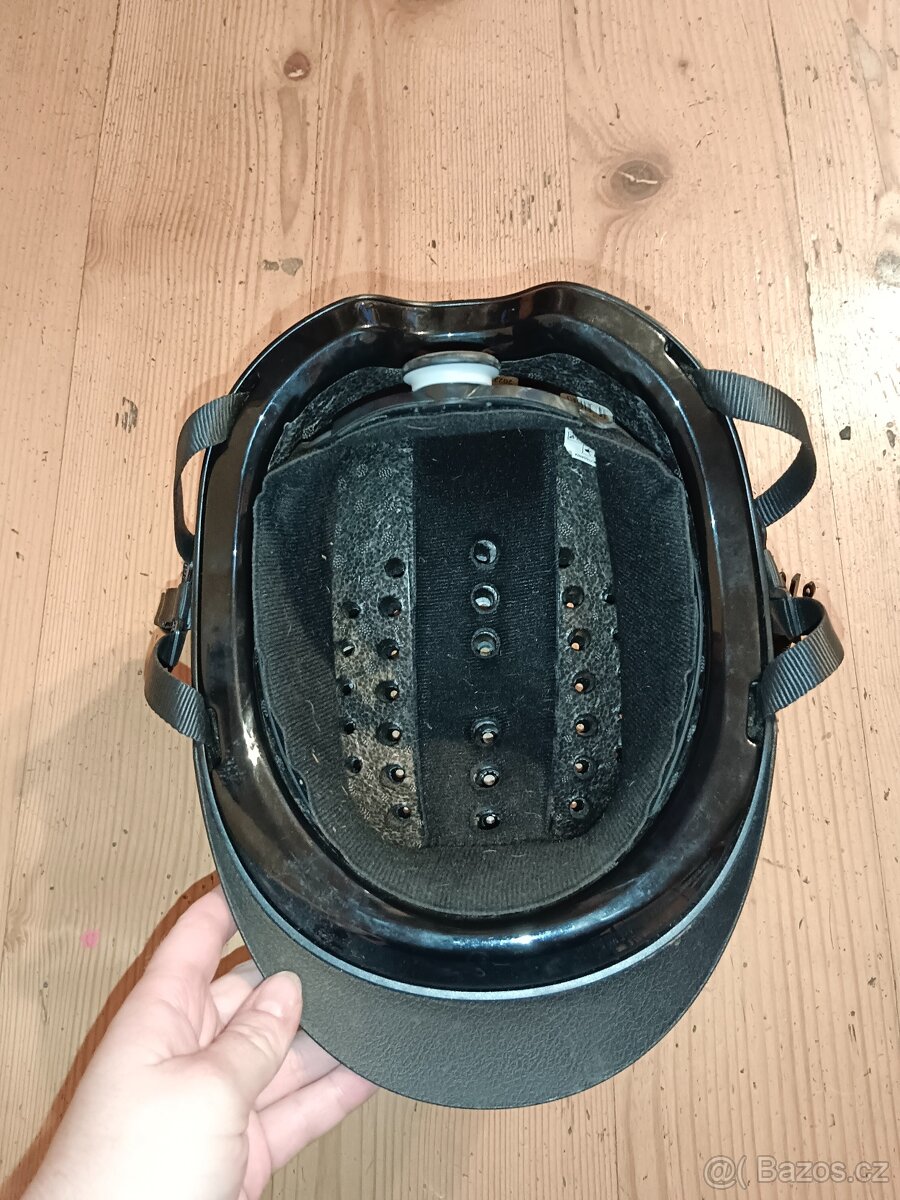 Jezdecká přilba - 2