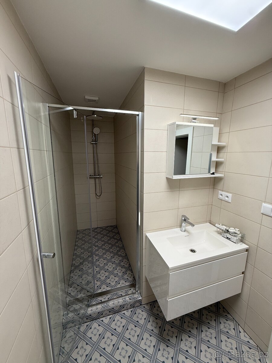 Pronájem bytu 3+1 s balkonem, 81m2, Studená - 2