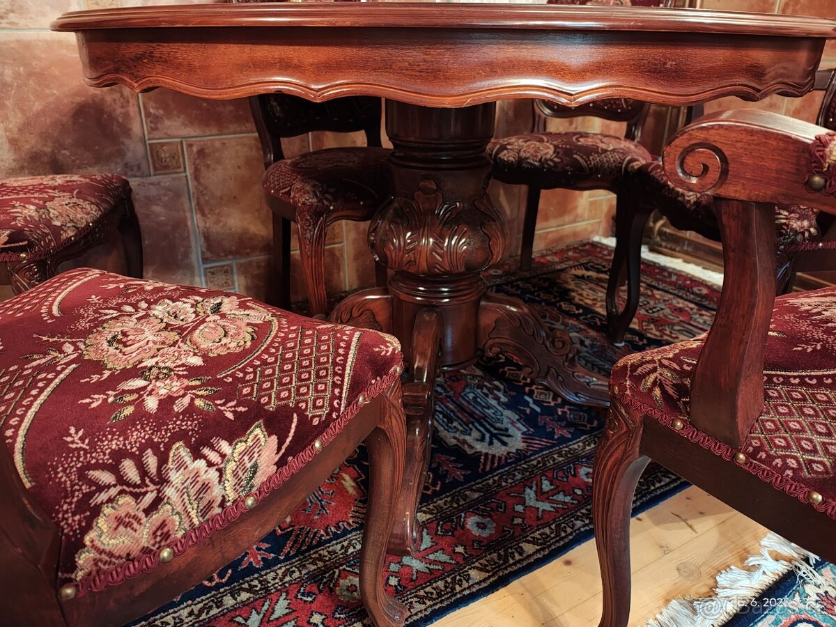 Jídelní stůl se čtyřmi židlemi a dvěma křesílky - 2