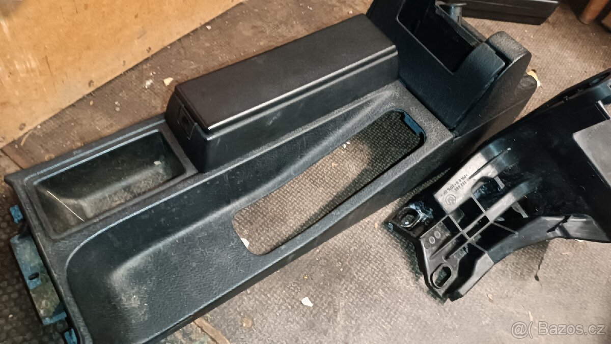 Středový tunel s loketní opěrkou z bmw e36 sedan - 2