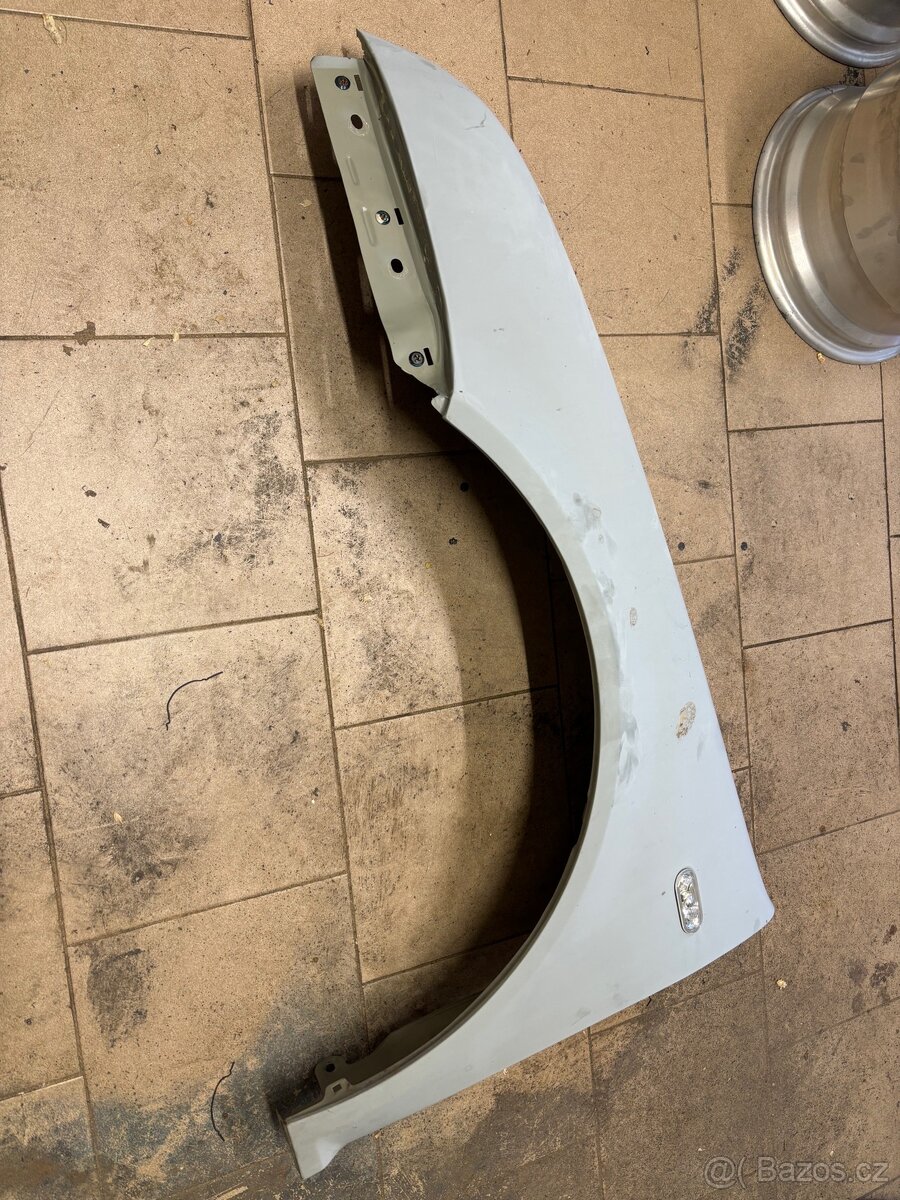 VW Bora blatnik levy - 2