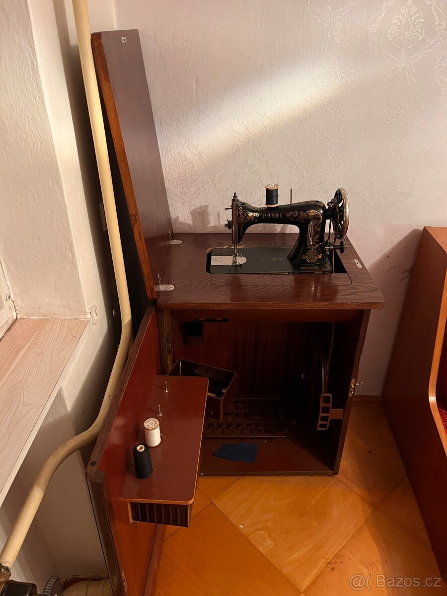 Šicí stroj Royal - 2