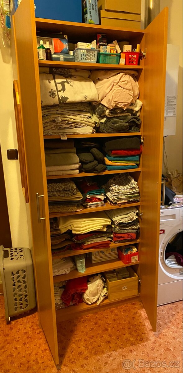 Policová skříň na míru. - 2