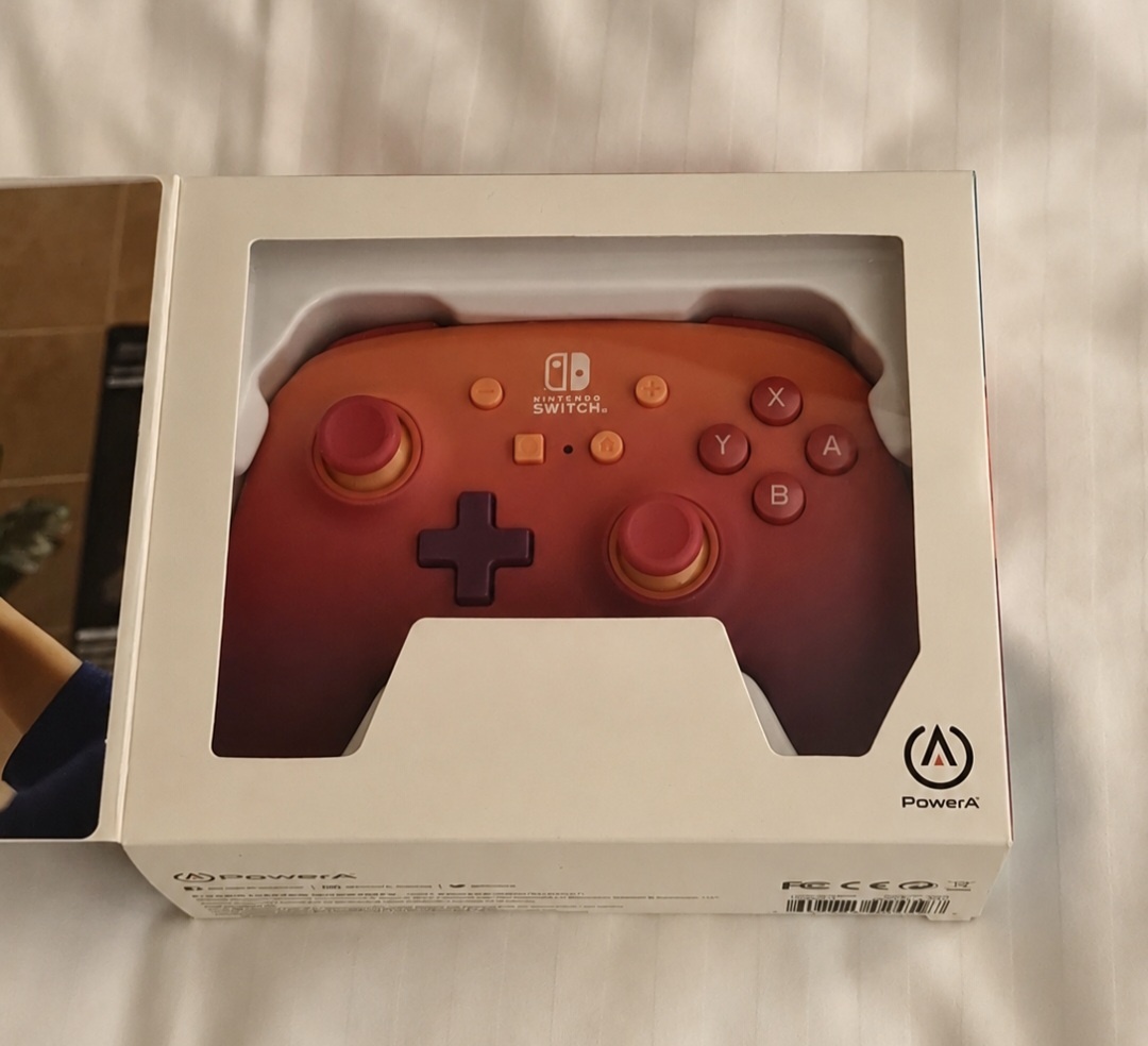 Nintendo Switch pro controller - 2