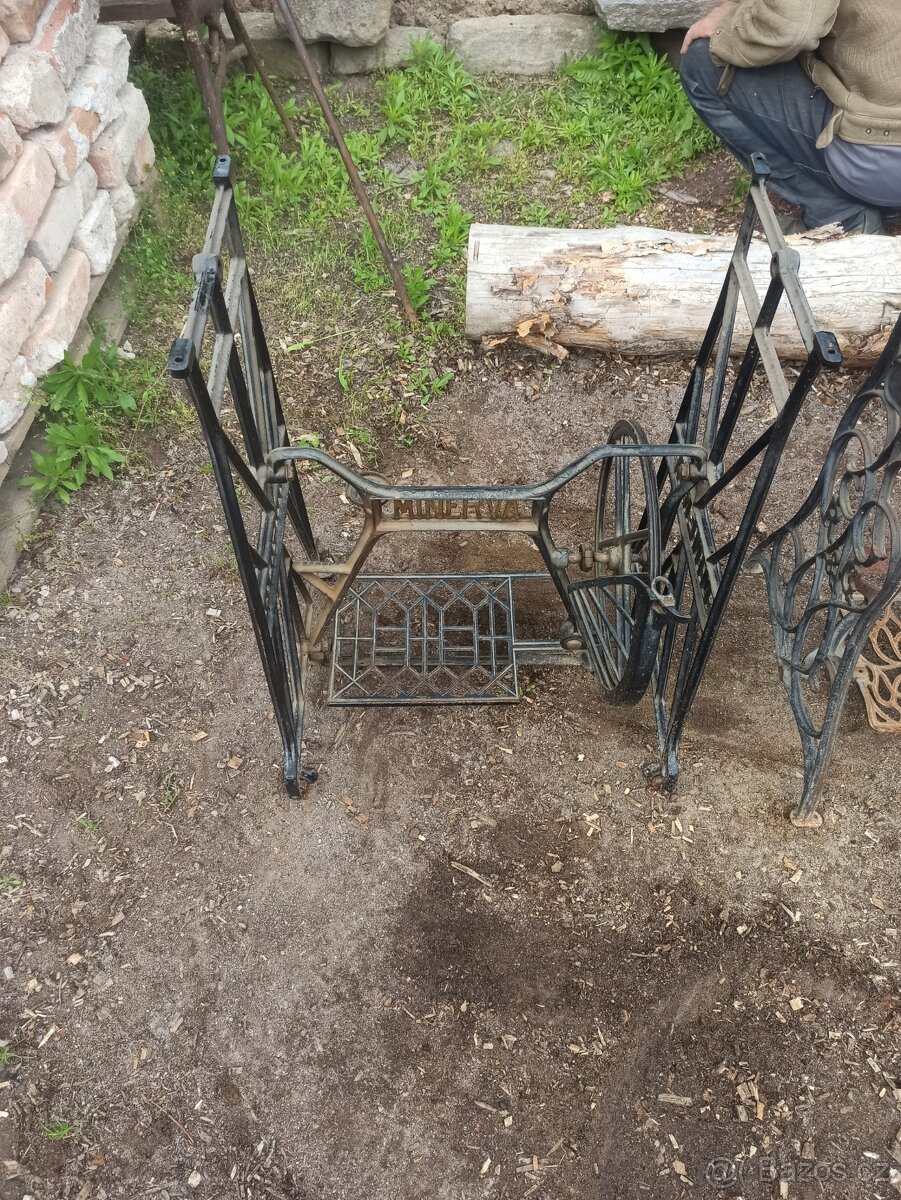Prodám RETRO šasi od šicí ho stroje - 2