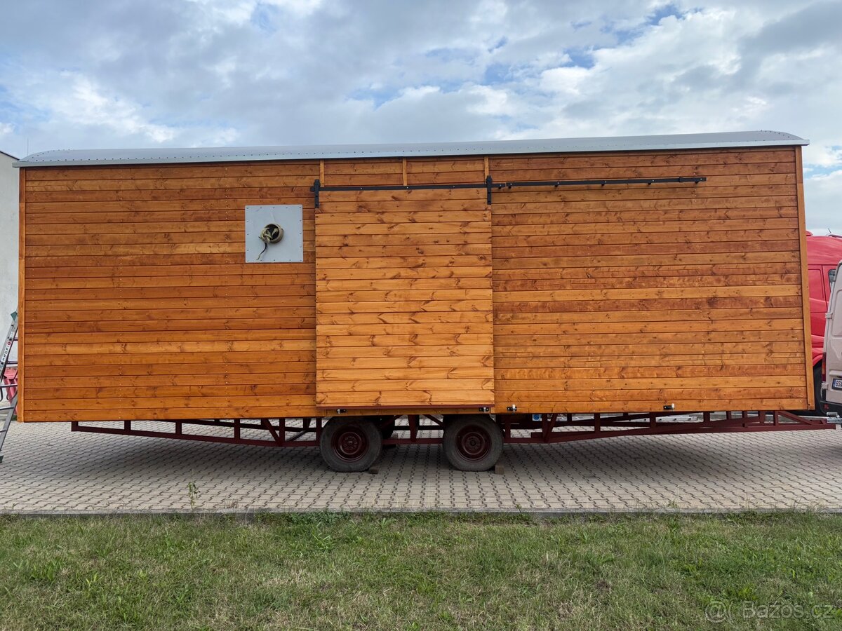 Zakázková maringotka 8×3 m – připravená k bydlení či rekreac - 2