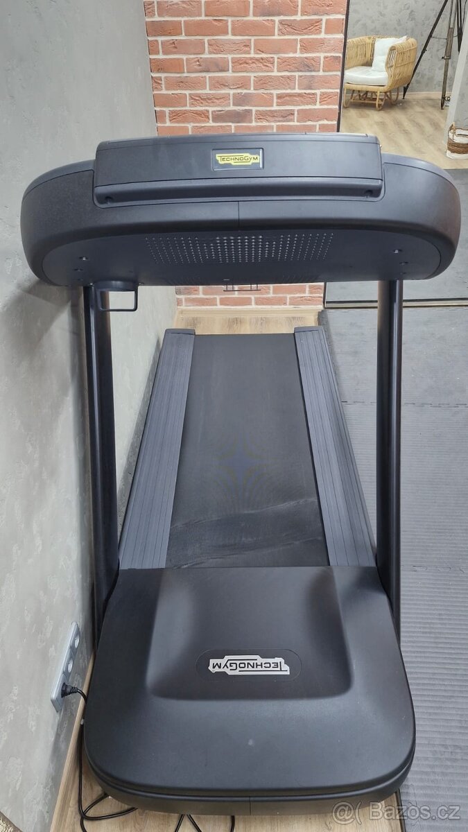 Technogym Excite Run 1000 LED Treadmill - 2